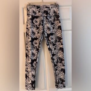 Mondetta Black and White Floral Leggings XS EUC